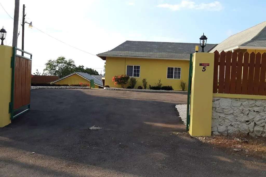 3 Bdr Apt #2 At Ramparts Near Sangster Airport Montego Bay Apartment